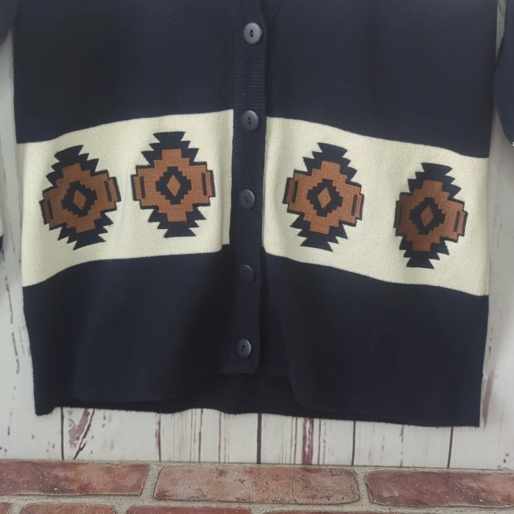 Vintage Casual Corner Navy Blue and Cream Preppy Aztec Women's‎ Cardigan Medium